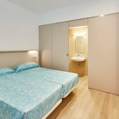 Hostal Abat Oliba *